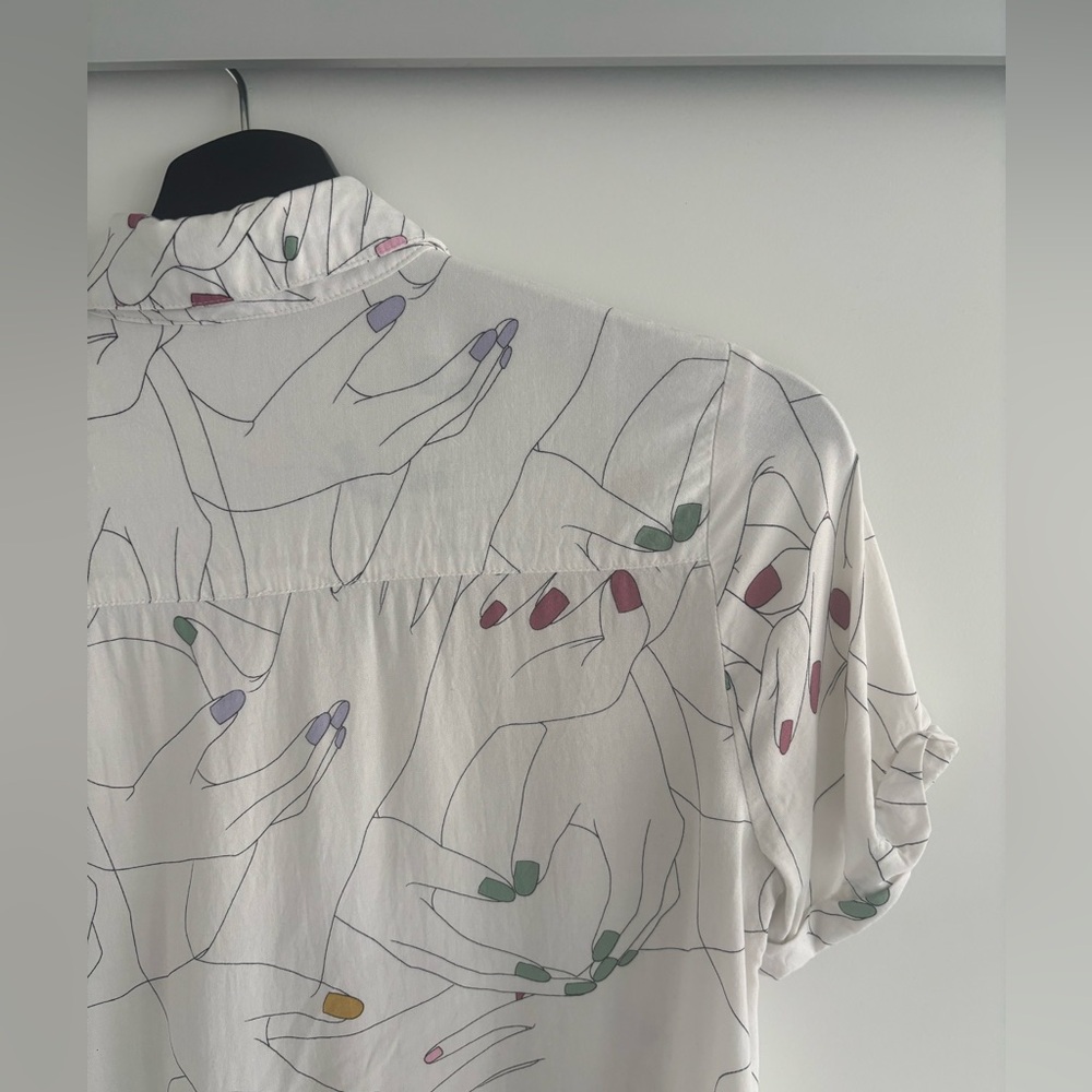 Hand Design print Women’s button up Shirt from Simon’s Twik - Picture 4 of 5